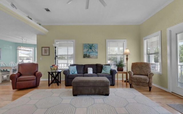 Pineapple Cabana by Bliss Beach Rentals