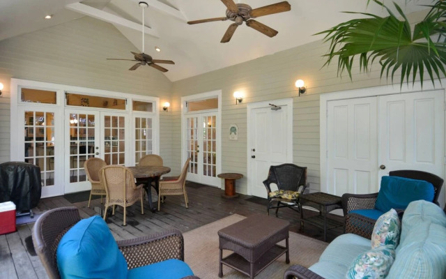 Easy Livin' by Avantstay Key West Home w/ Pool & BBQ Week Long Stays Only