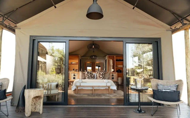 Nzovu Rundu Luxury Camp