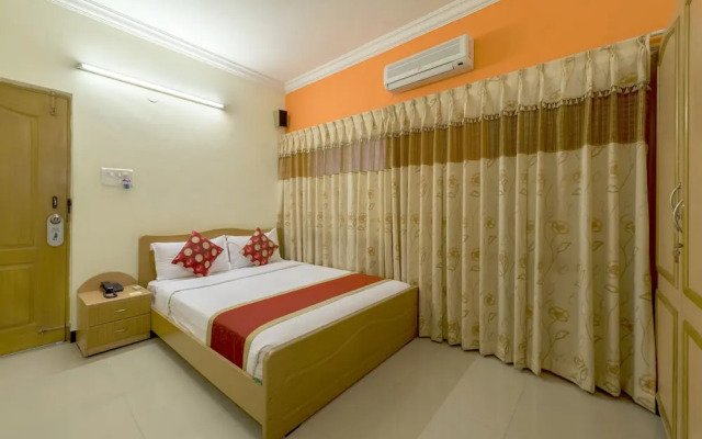 Hotel Raj Comforts - Golf View