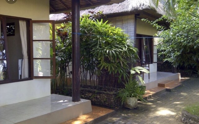 Romeo Beachfront Bungalow