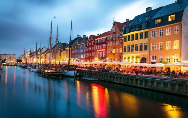 102M apt. Heart of copenhagen · 100M to the metro