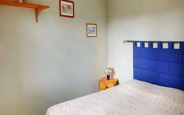 Apartment in Malauctne With Garden