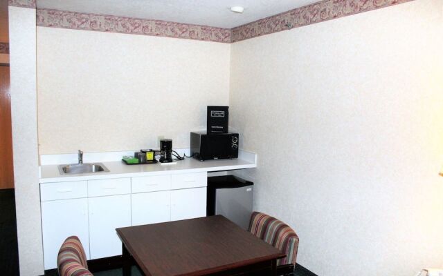 AmeriVu Inn & Suites - Cumberland