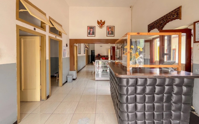 RedDoorz at Penginapan Garuda Batu
