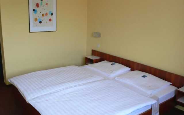 Hotel Meran Hallenbad & Sauna