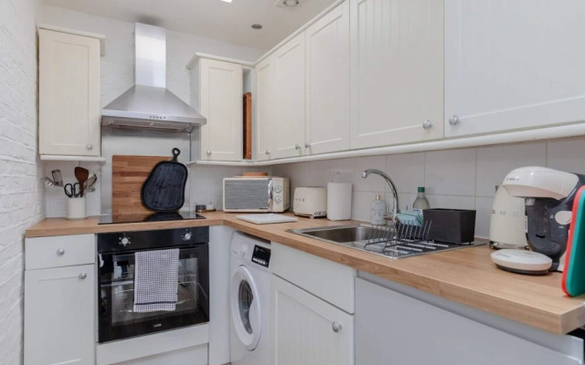 Central & Charmingly Curated 1BD Wifi Fulham