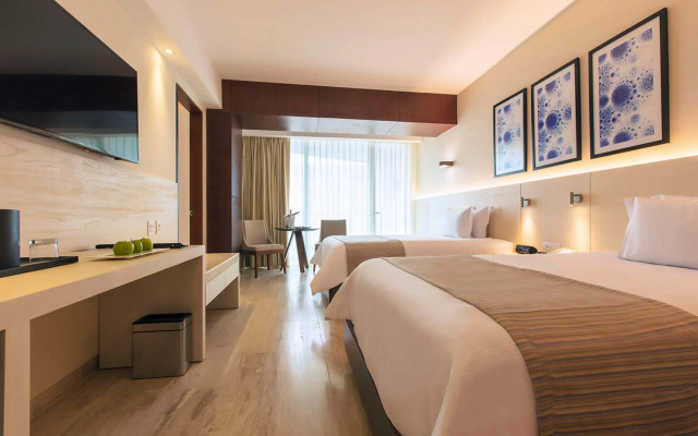 Krystal Grand Cancun