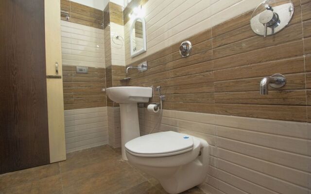 OYO 28105 Hotel Blue Sapphire