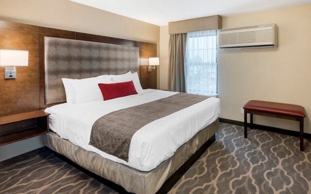 Best Western Plus Grand Castle Inn & Suites