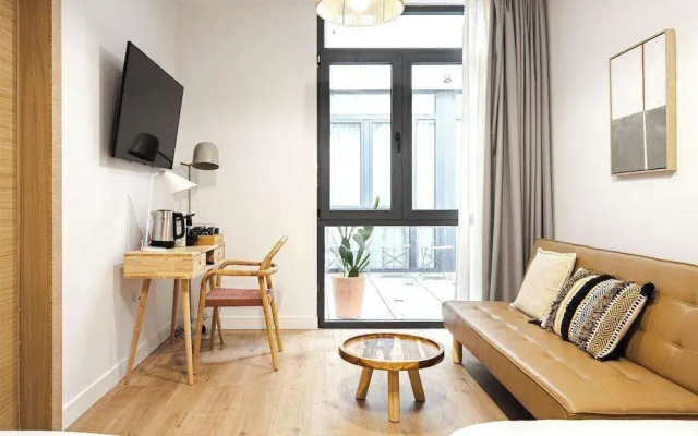 Vallecas Suites by Olala Homes