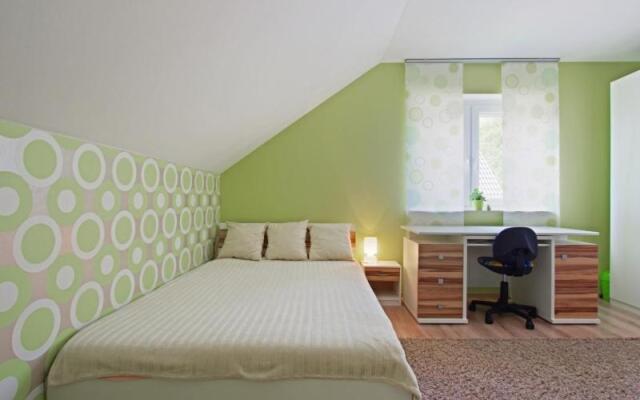 ID 4945 - Private Rooms