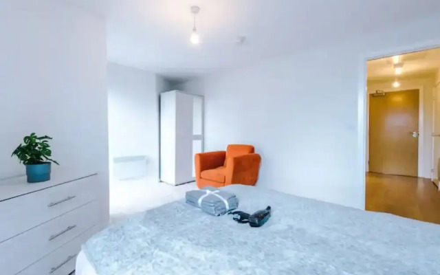 ✰Spacious & Modern 2 Bed Apt, 5 Mins from Leeds!