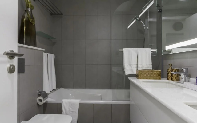 Airbetter- Dubai Palm Royal Bay Sea view