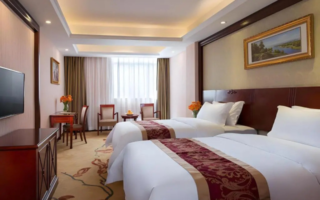 Vienna Hotel (Shenzhen Shiyan Shilong Community)