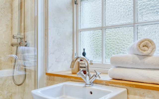 The Gloucester Lane Residence