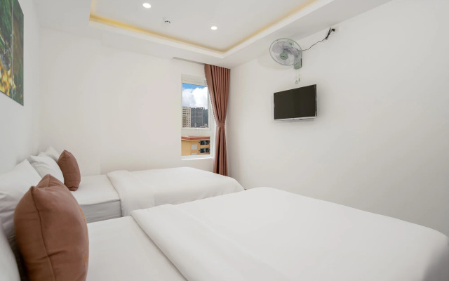 Phuong Dong Hotel & Apartment