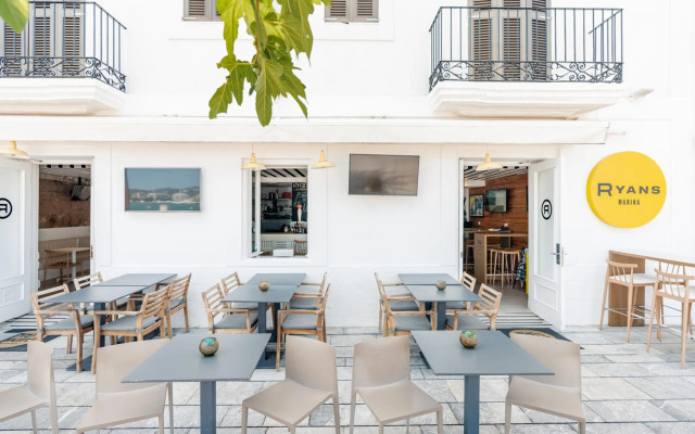 Ryans La Marina