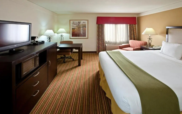 Baymont Inn & Suites Litchfield