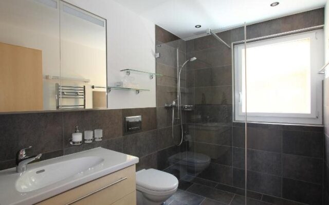 Swiss Lakeview Apartment