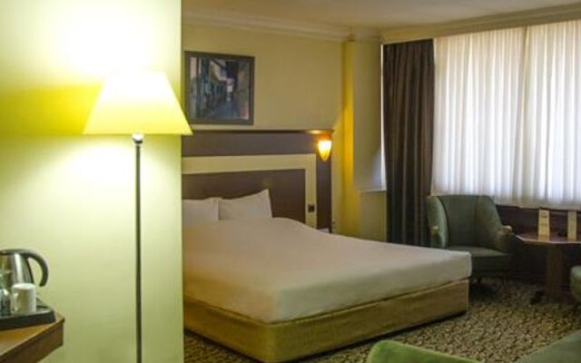 Tilmen Hotel