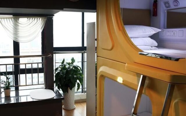 Simple Capsule Apartment
