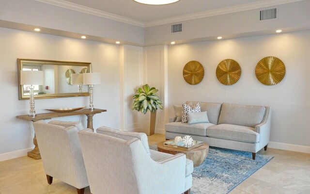 Cozy Beachfront Condo With Pool and Ocean Views