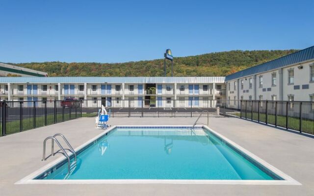 Days Inn Roanoke Near I-81