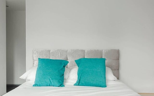 Sparkling Clean 2BR City Centre Apartment