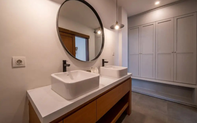 4BR Luxury Modern Contemporary Villa in Canggu