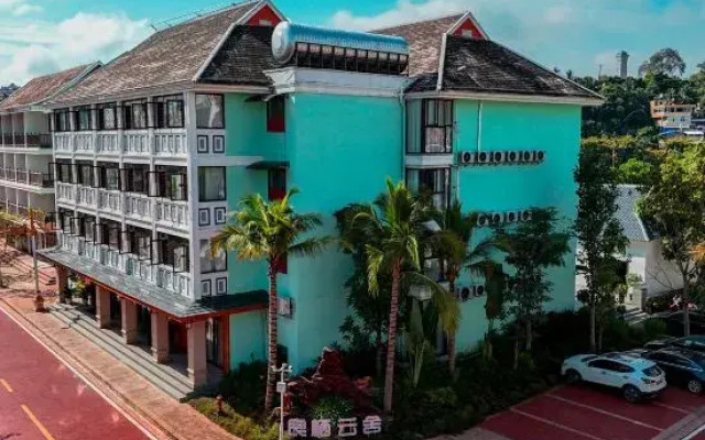 Mengla Liangqi Yunshe Business Hotel