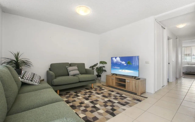 Pumicestone Lodge Unit Twelve, 26 Maloja Ave