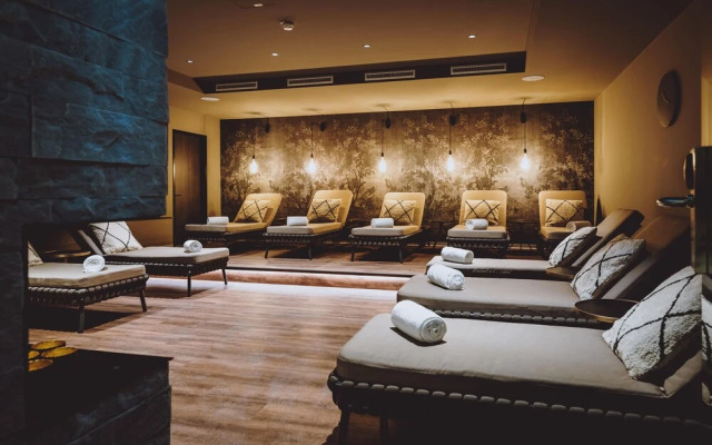 GLEMM by AvenidA Superior Hotel & Residences