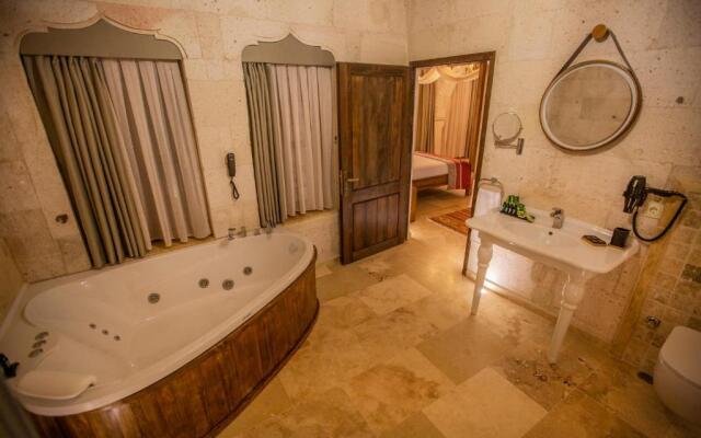 Nino Cave Suites