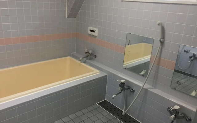 Yamate Rest House - Hostel, Caters to Men