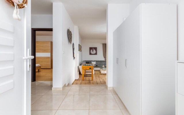 Beautiful Home in Valbandon With Wifi and 4 Bedrooms