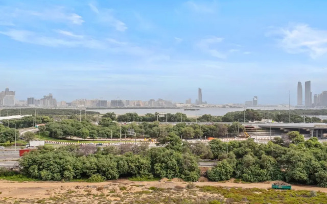 Luxurious 1-bedroom Apart With Dubai Skyline View