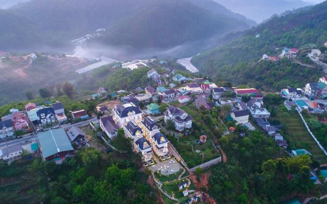 Dalat De Charme Village