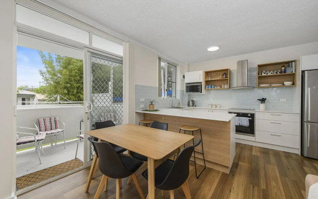 Sandy Feet 3-1 Main Street