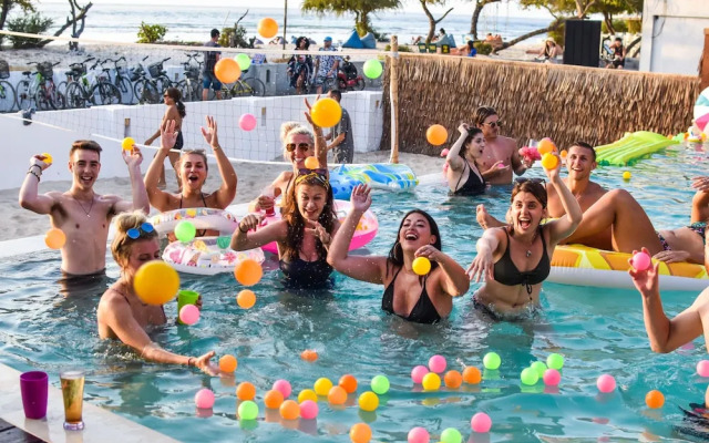 Mad Monkey Gili Trawangan - Hostel