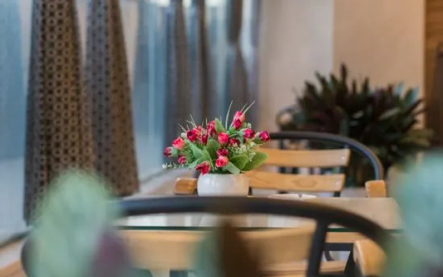 Yidu International Hot Spring Hotel