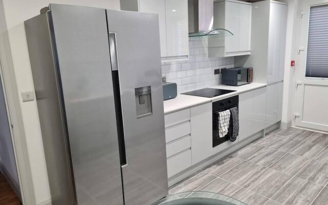 Remarkable 2-bed Apartment in Ilfracombe