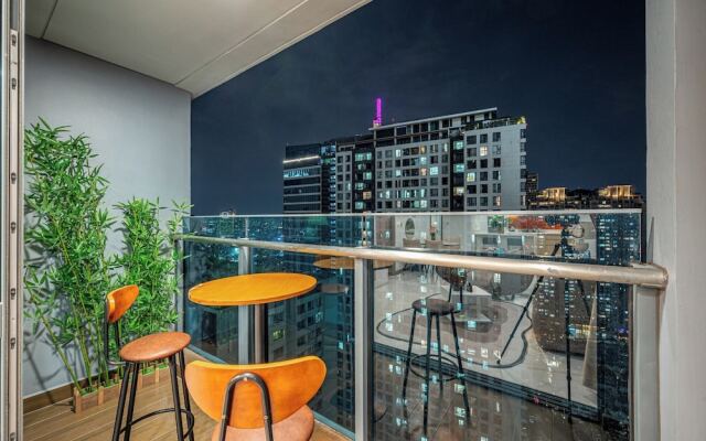 Luxury Sunwah Apartment near Landmark 81 - City View