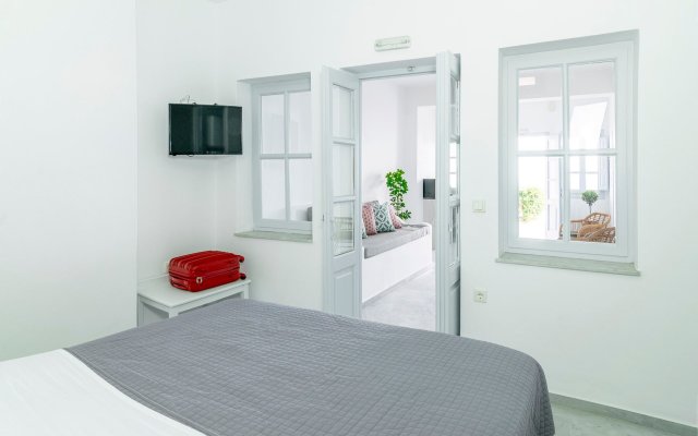 Phaos Santorini Suites