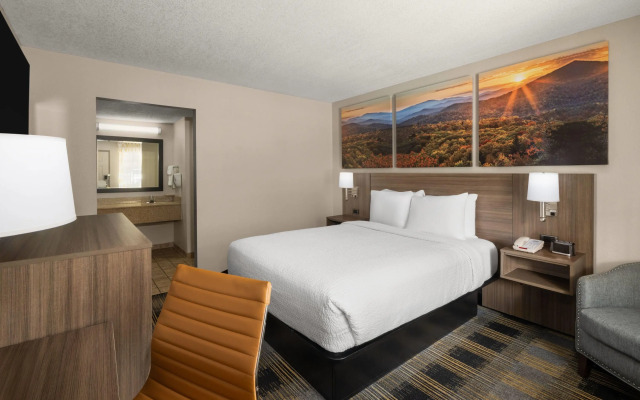 Days Inn by Wyndham Canton