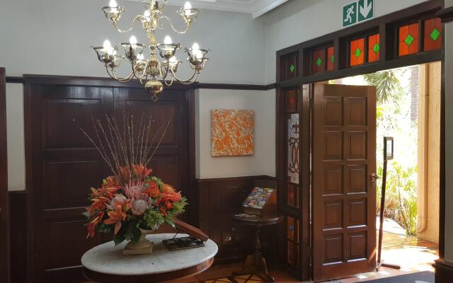 Court Classique Suite Hotel