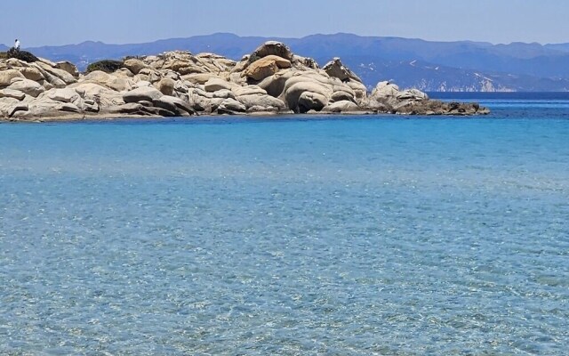 Stylish Maisonette With 3 Bedrooms in Vourvourou, Greece