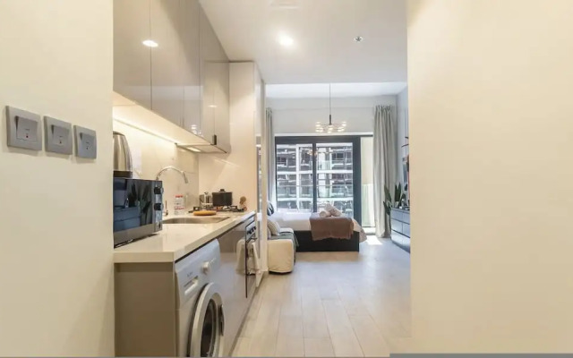Elegant Studio w Balcony View Near Downtown Dubai