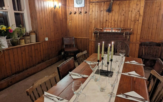 Three Horseshoes Inn