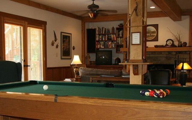 Bent Creek Lodge Bed & Breakfast